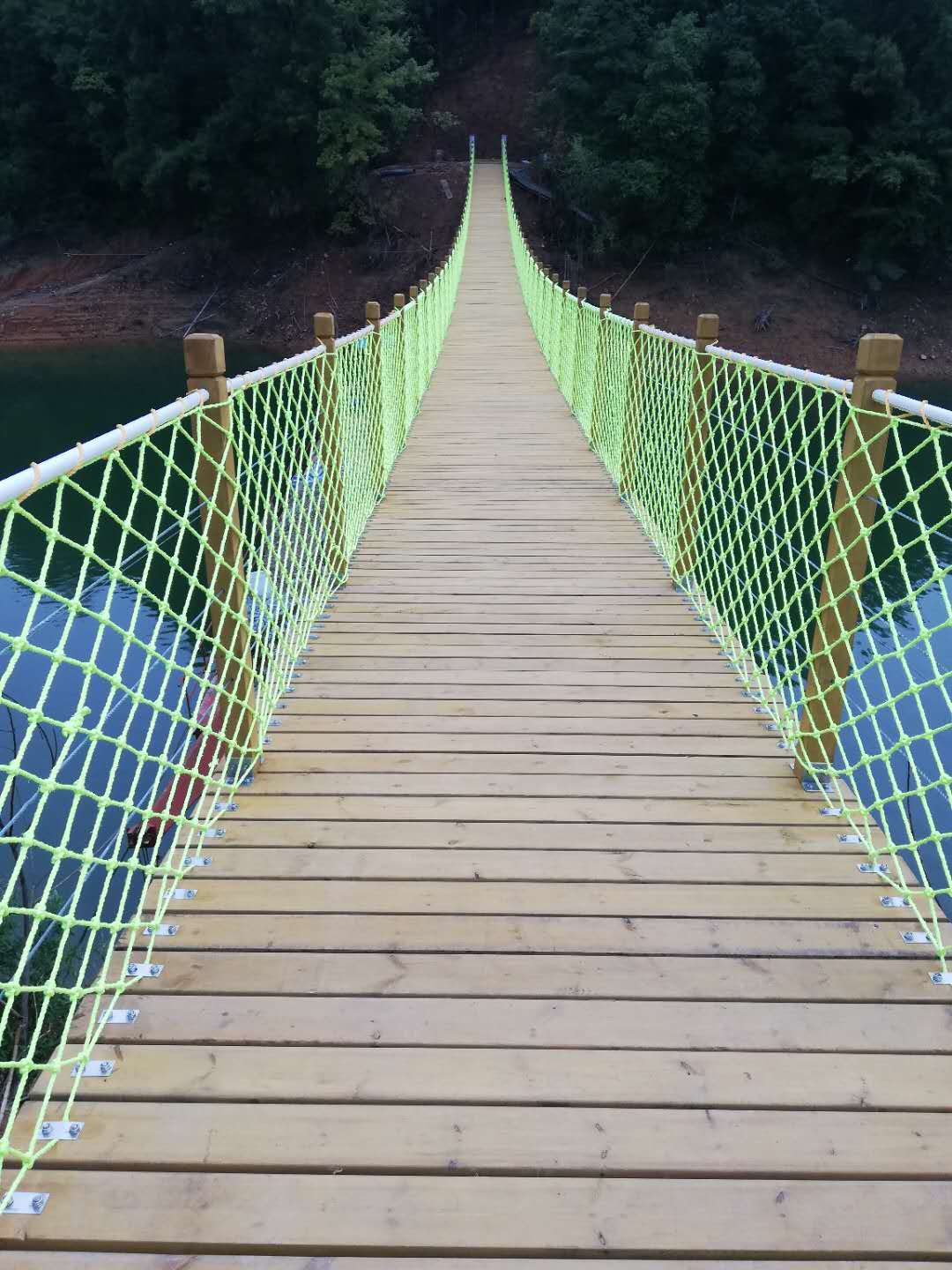吊桥厂家分析大跨度吊桥的安装方法