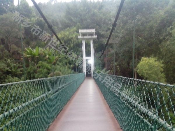 木质吊桥为景区增添新魅力